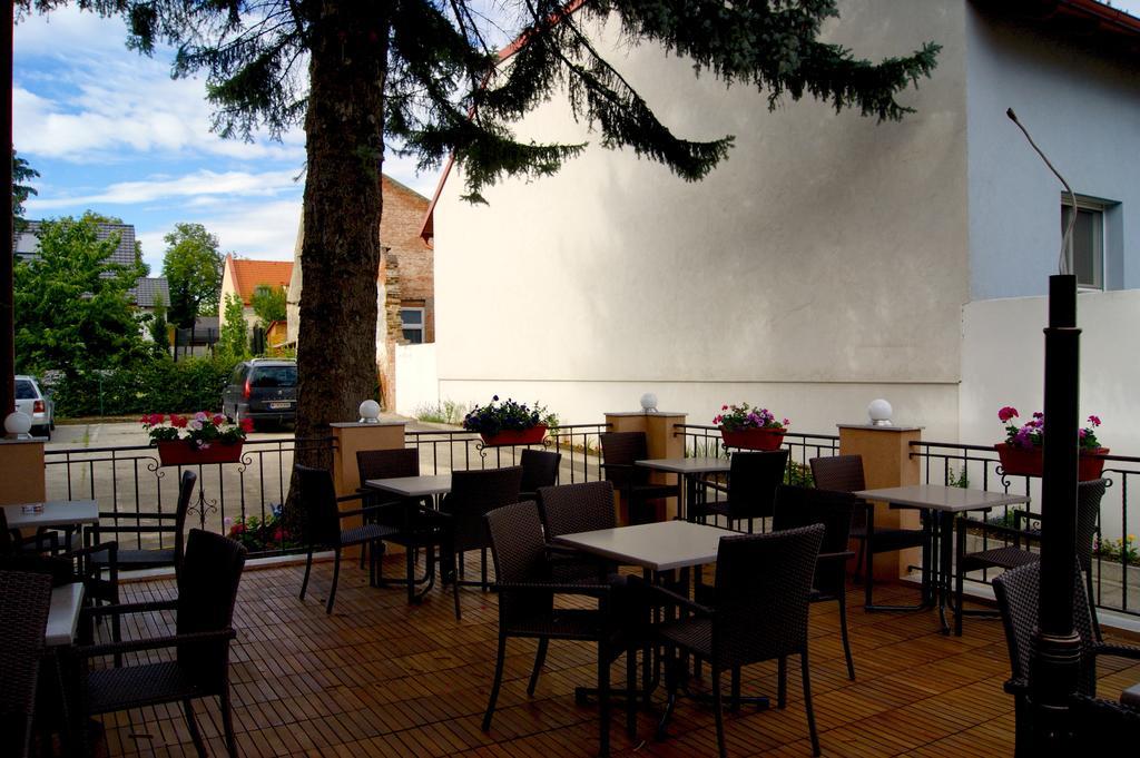 Cafe 168 Bed & Breakfast Vienna Exterior photo